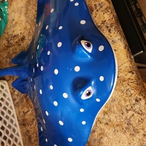 Mr.Ray finding Nemo toy